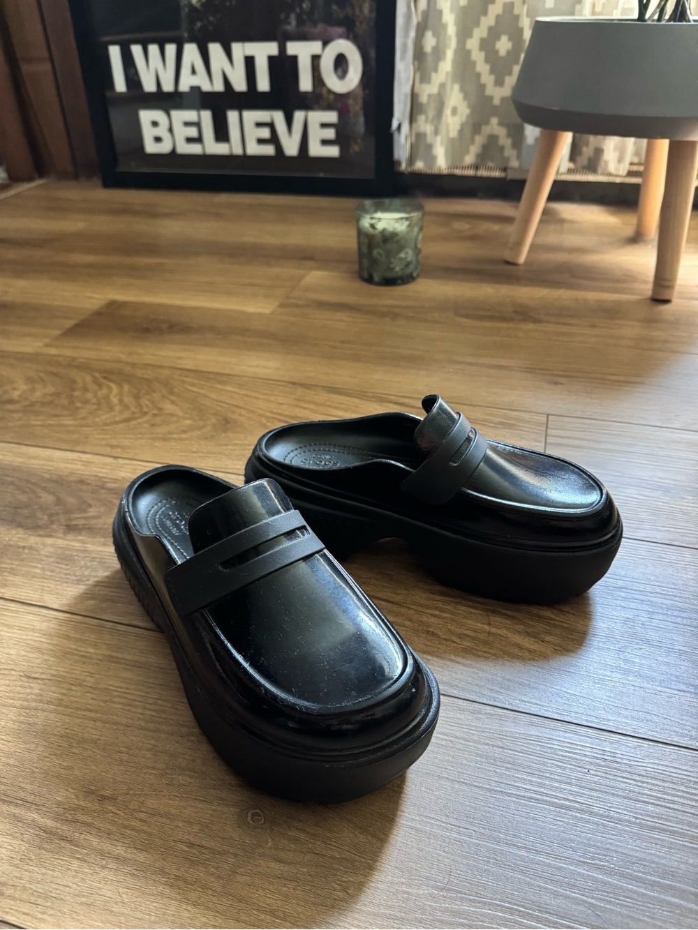 Size 7 Crocs Stomp Loafers in the high shine black